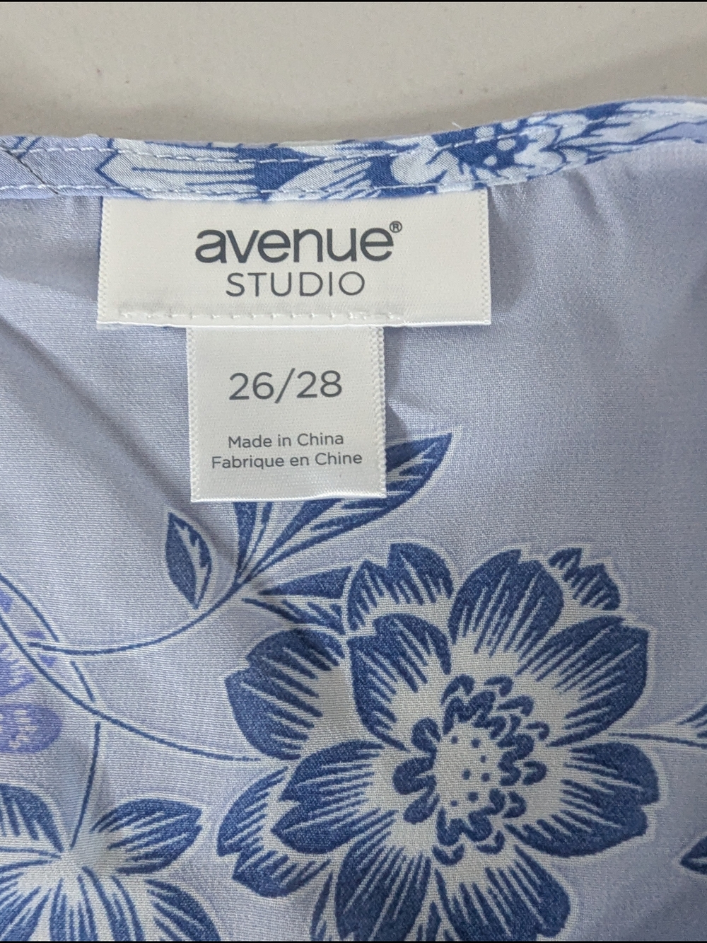 Avenue Studio 26/28 Blue Floral Bell Sleeve Blouse Plus Size Sheer Overlay Top - Picture 3 of 8